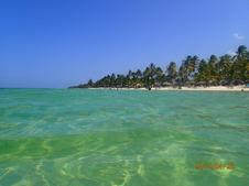 Moře v Punta Cana připomíná klidnou lagunu.