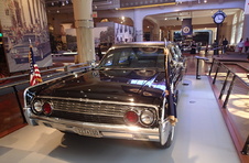 Prezidentská limuzína, ve které byl zavražděn president Kennedy je nejznámějším exponátem Henry Ford Muzea.